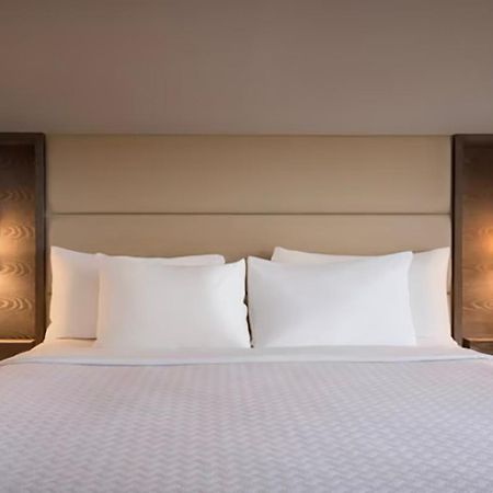 Hotel Crowne Plaza Englewood By Ihg Exterior foto