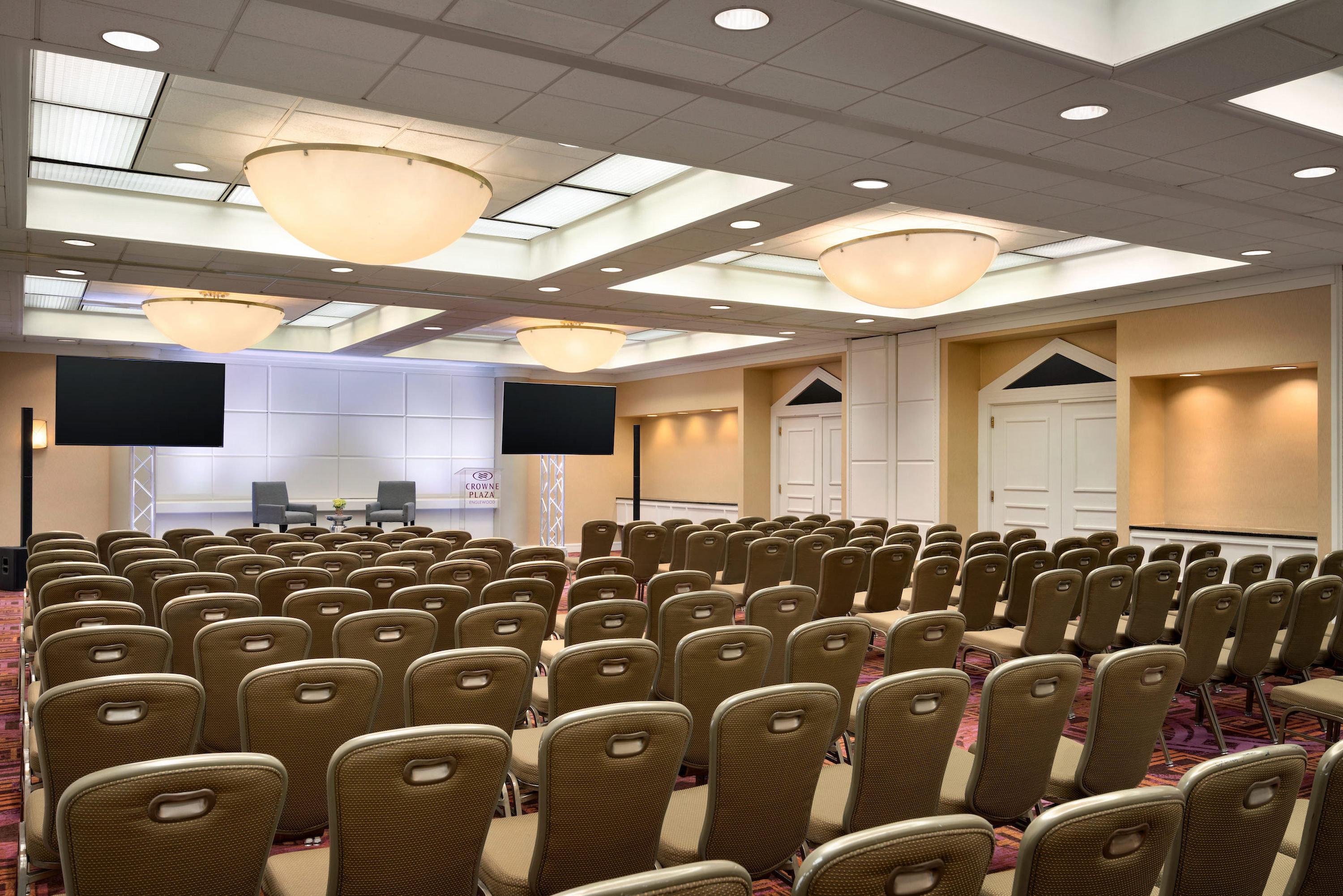 Hotel Crowne Plaza Englewood By Ihg Exterior foto