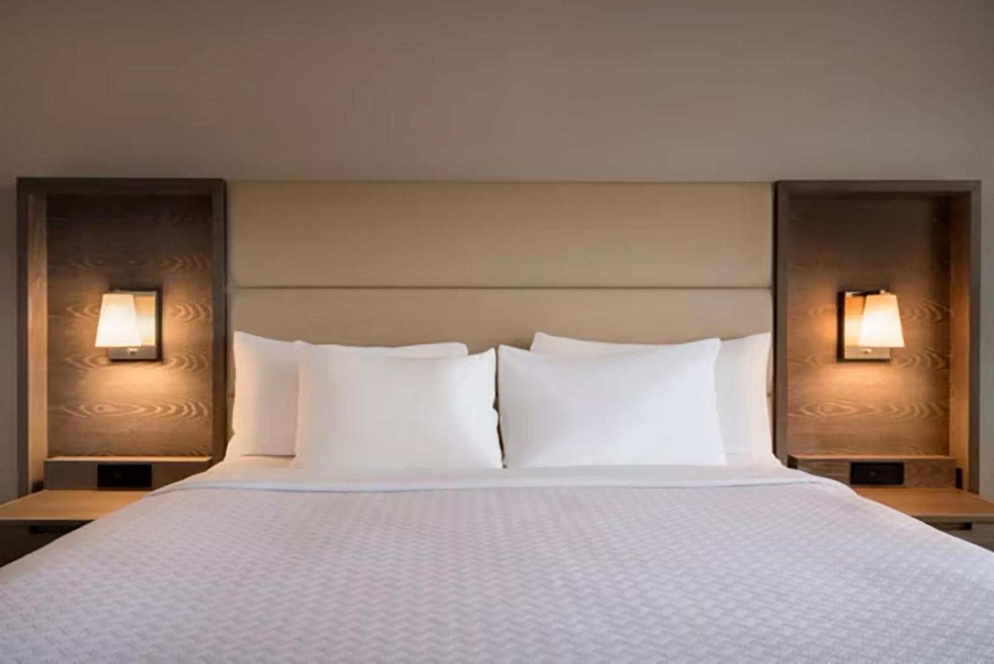 Hotel Crowne Plaza Englewood By Ihg Exterior foto